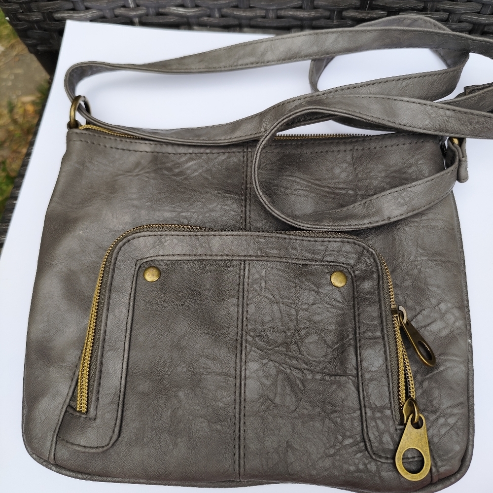 3/$25💙Gray Faux Leather Crossbody Purse